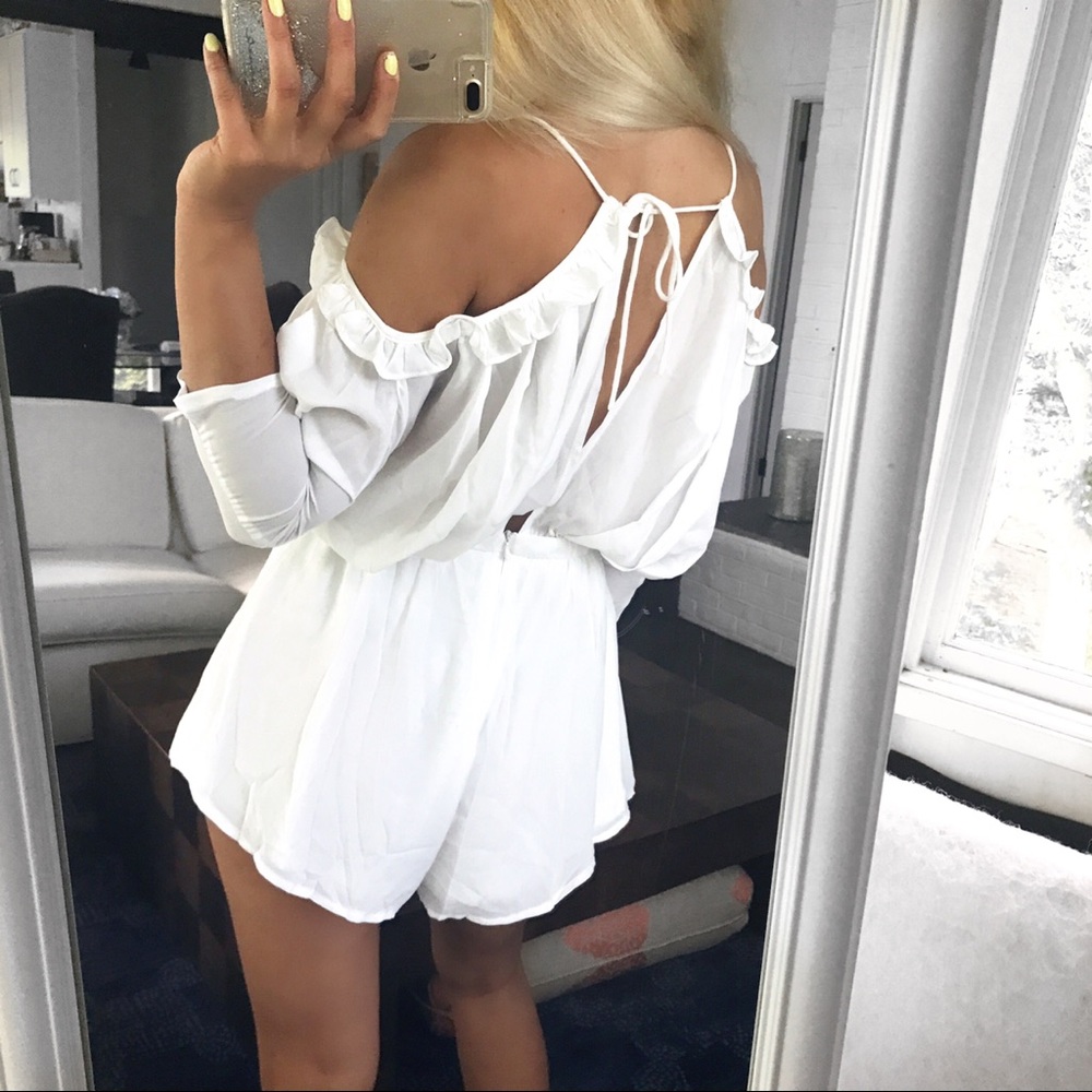 🆕 WHITE RUFFLE BARE SHOULDER ROMPER PLAYSUIT! - Picture 4 of 14